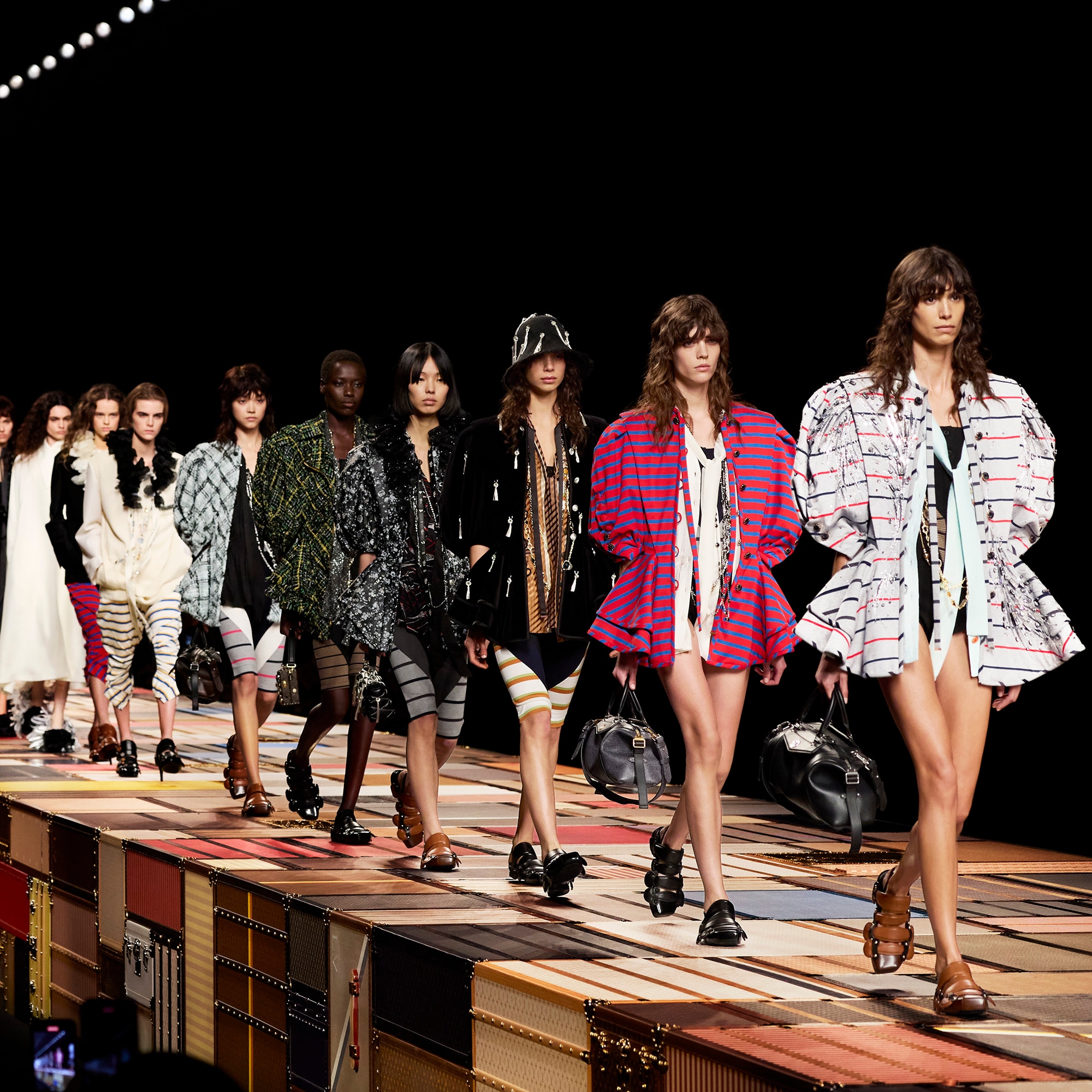 Women's Spring-Summer 2025 Show | LOUIS VUITTON